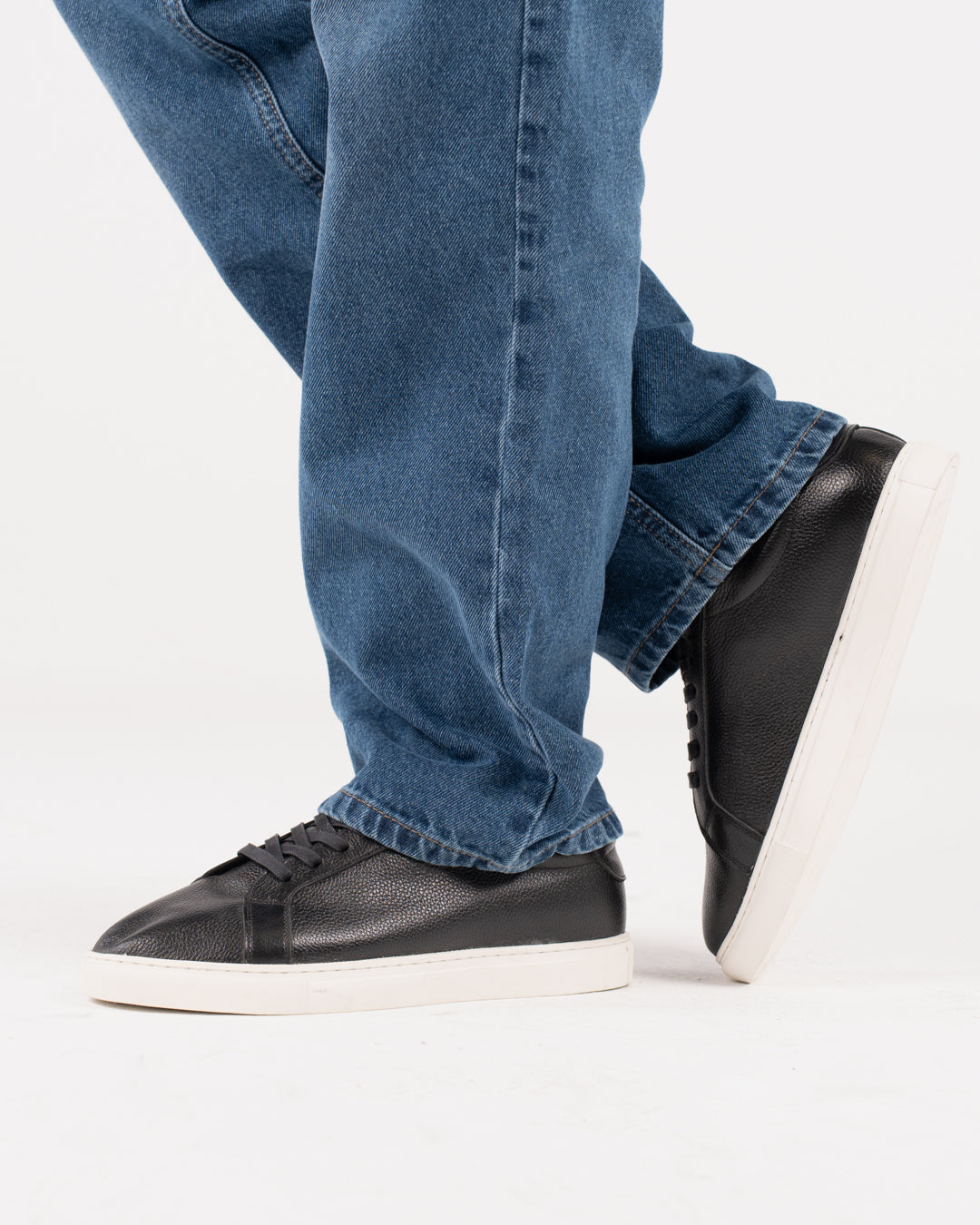 أحذية مسطحة للرجال