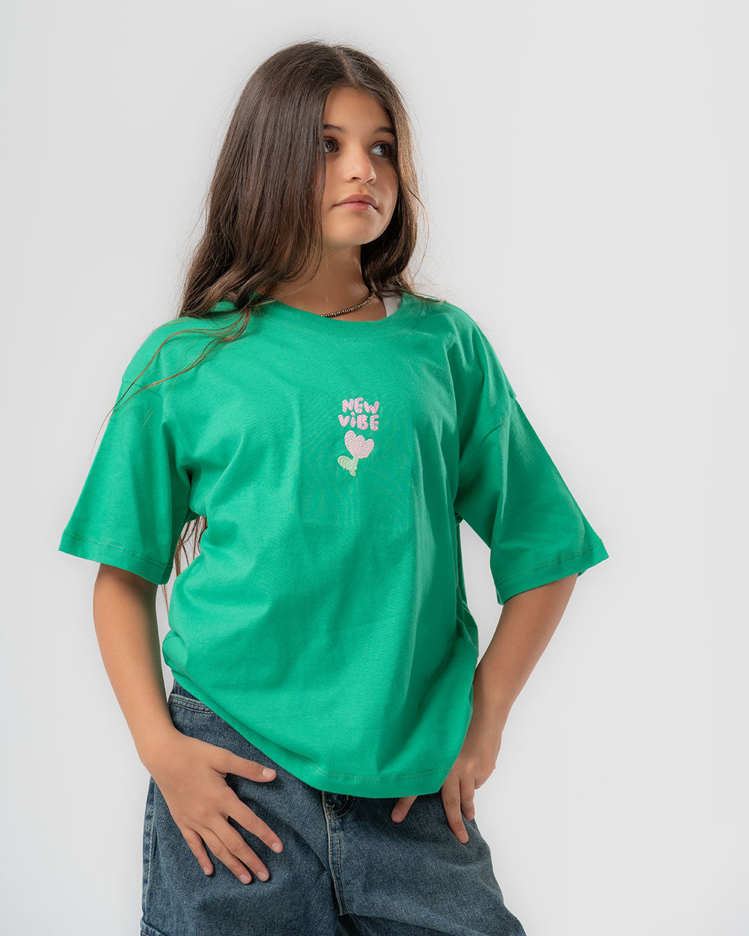 تي شيرت مطرز بالزهور