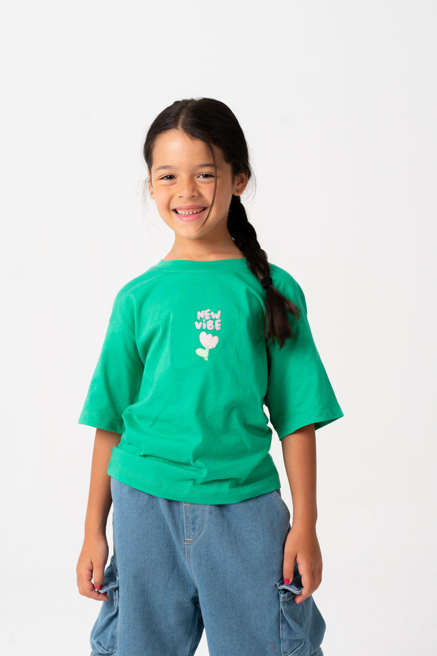 تي شيرت مطرز بالزهور