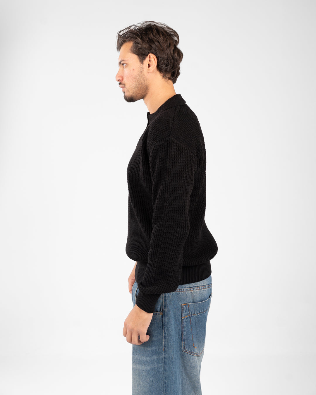 بلوفر رجالي أساسي ذو ياقة