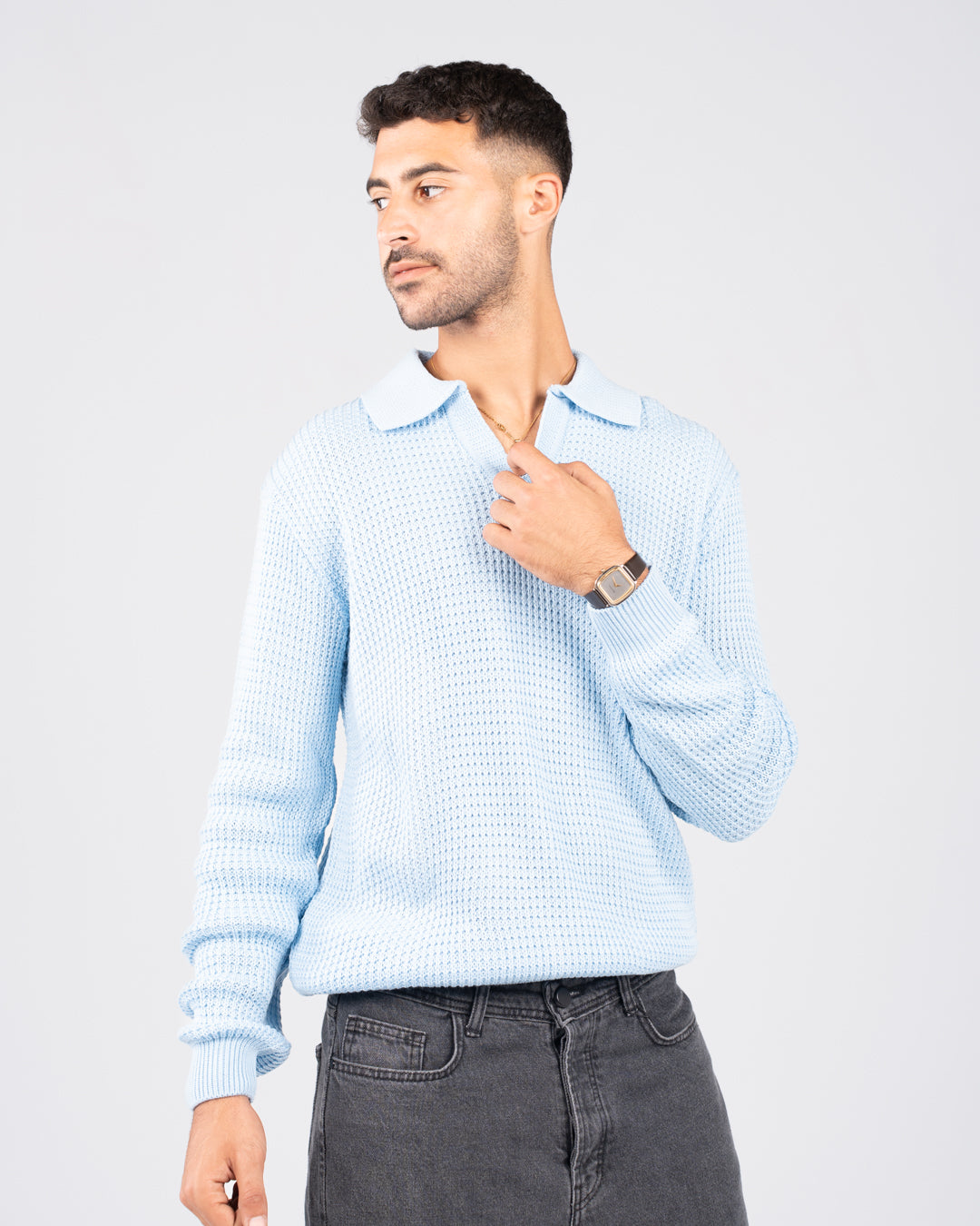 بلوفر رجالي أساسي ذو ياقة