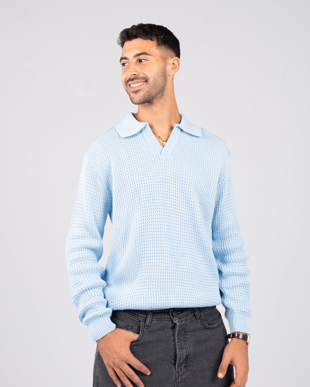 بلوفر رجالي أساسي ذو ياقة