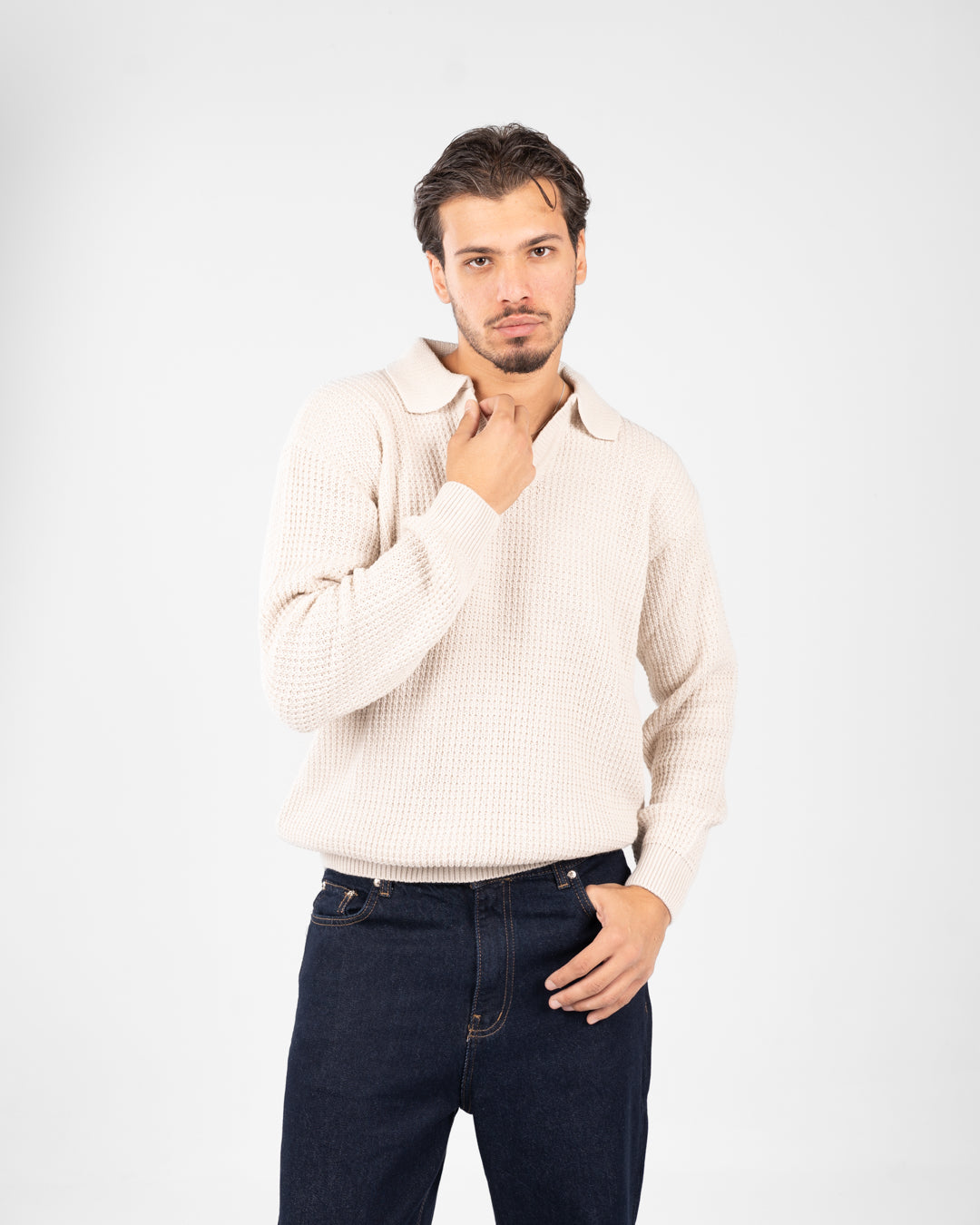 بلوفر رجالي أساسي ذو ياقة