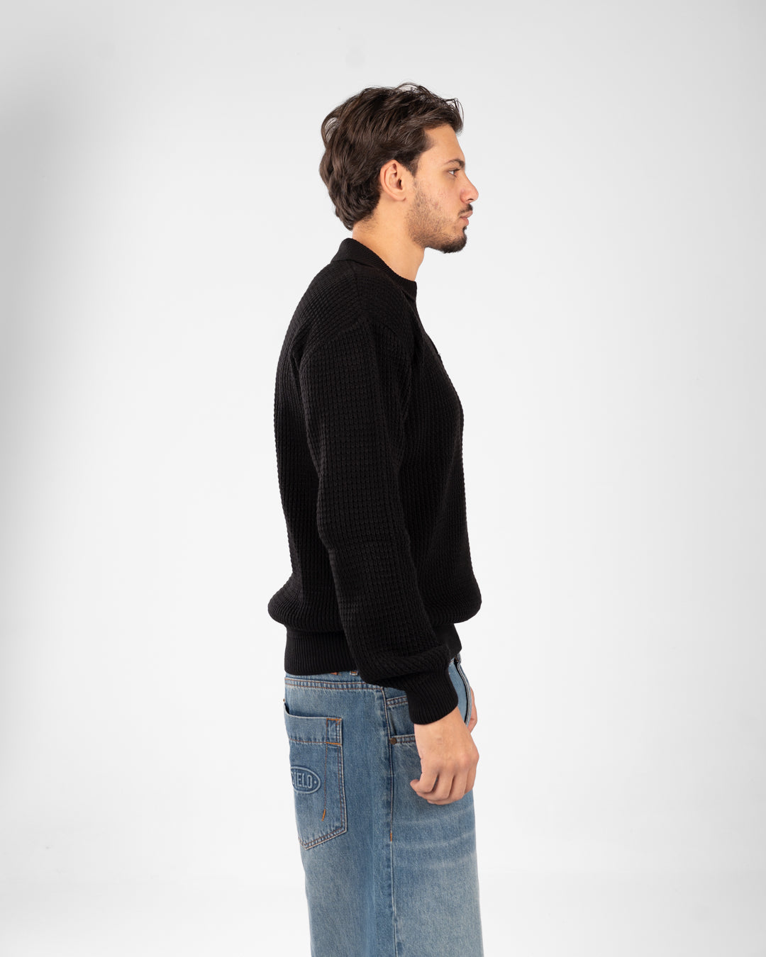 بلوفر رجالي أساسي ذو ياقة