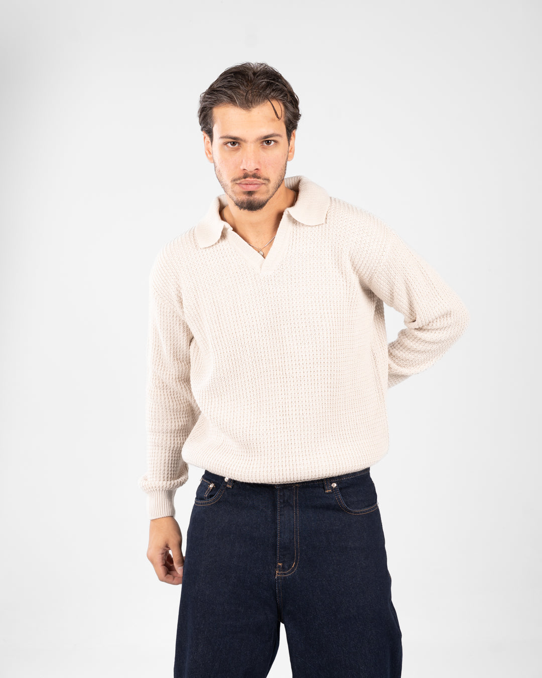 بلوفر رجالي أساسي ذو ياقة