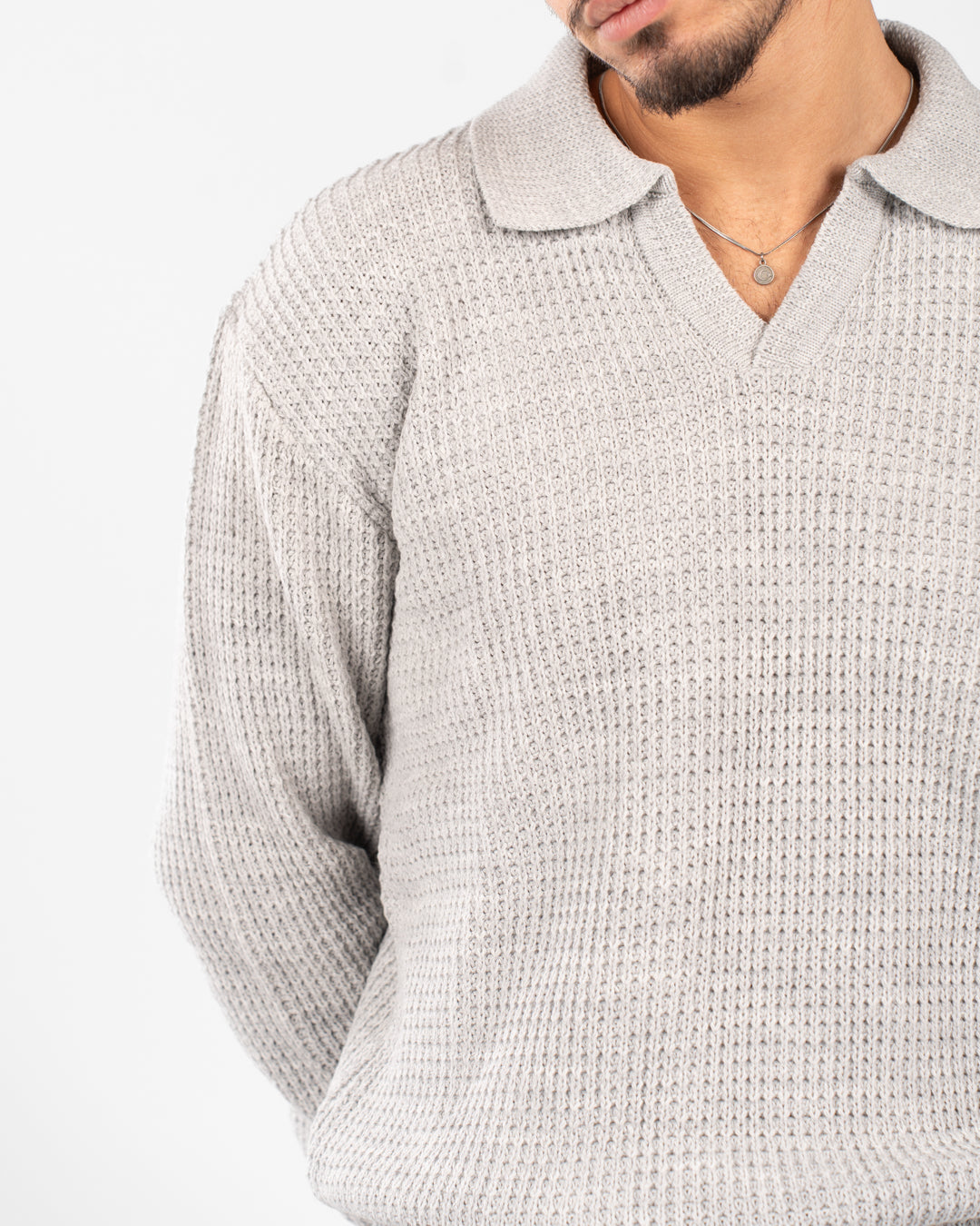 بلوفر رجالي أساسي ذو ياقة