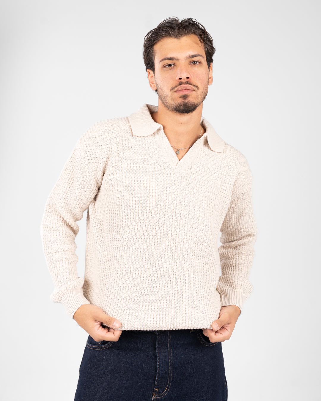 بلوفر رجالي أساسي ذو ياقة