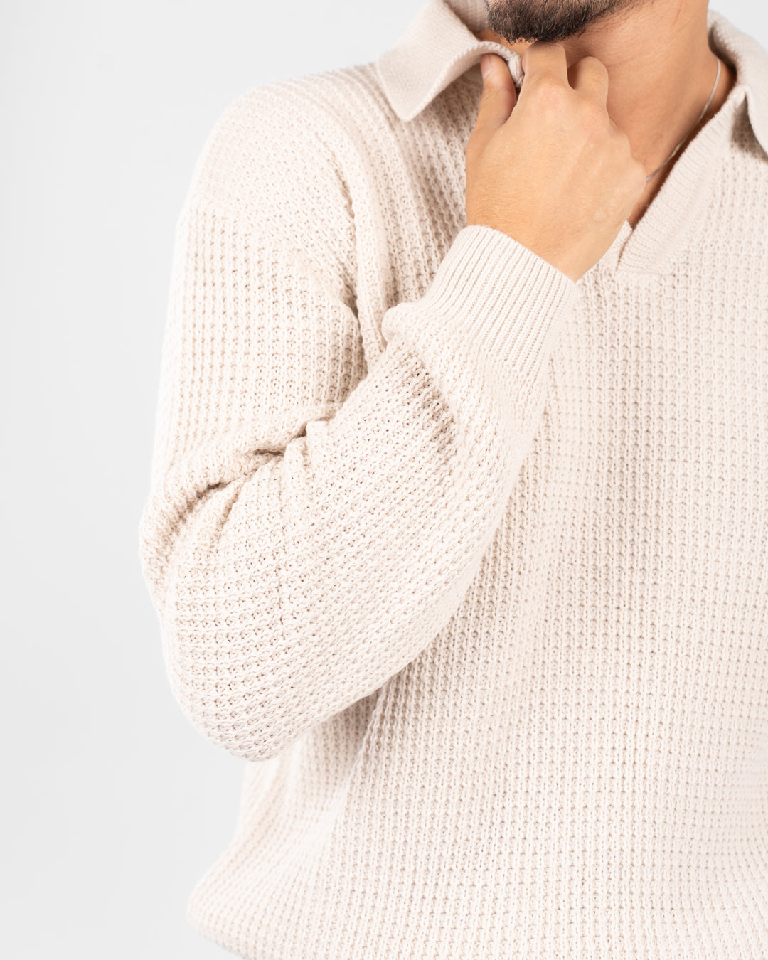 بلوفر رجالي أساسي ذو ياقة