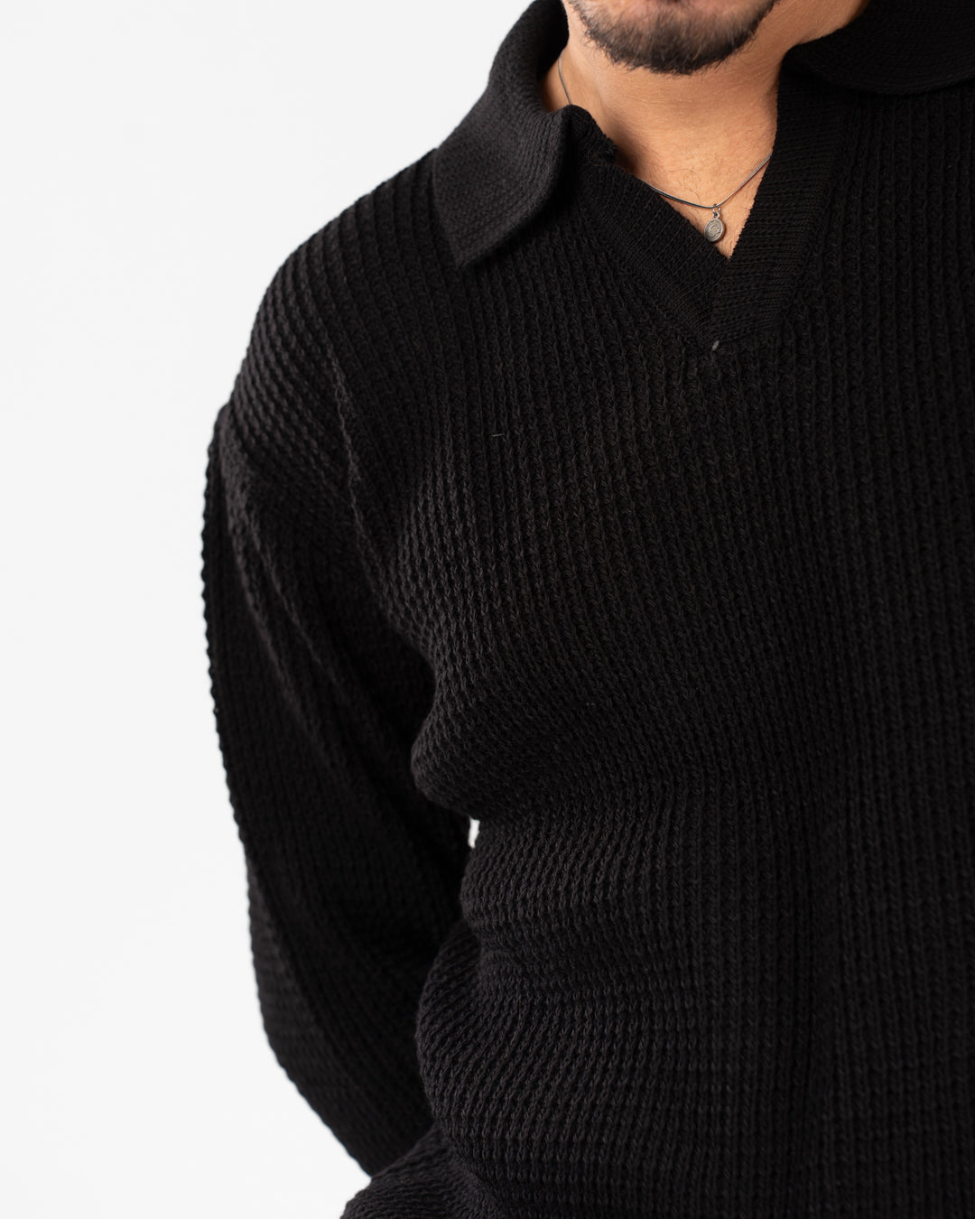 بلوفر رجالي أساسي ذو ياقة