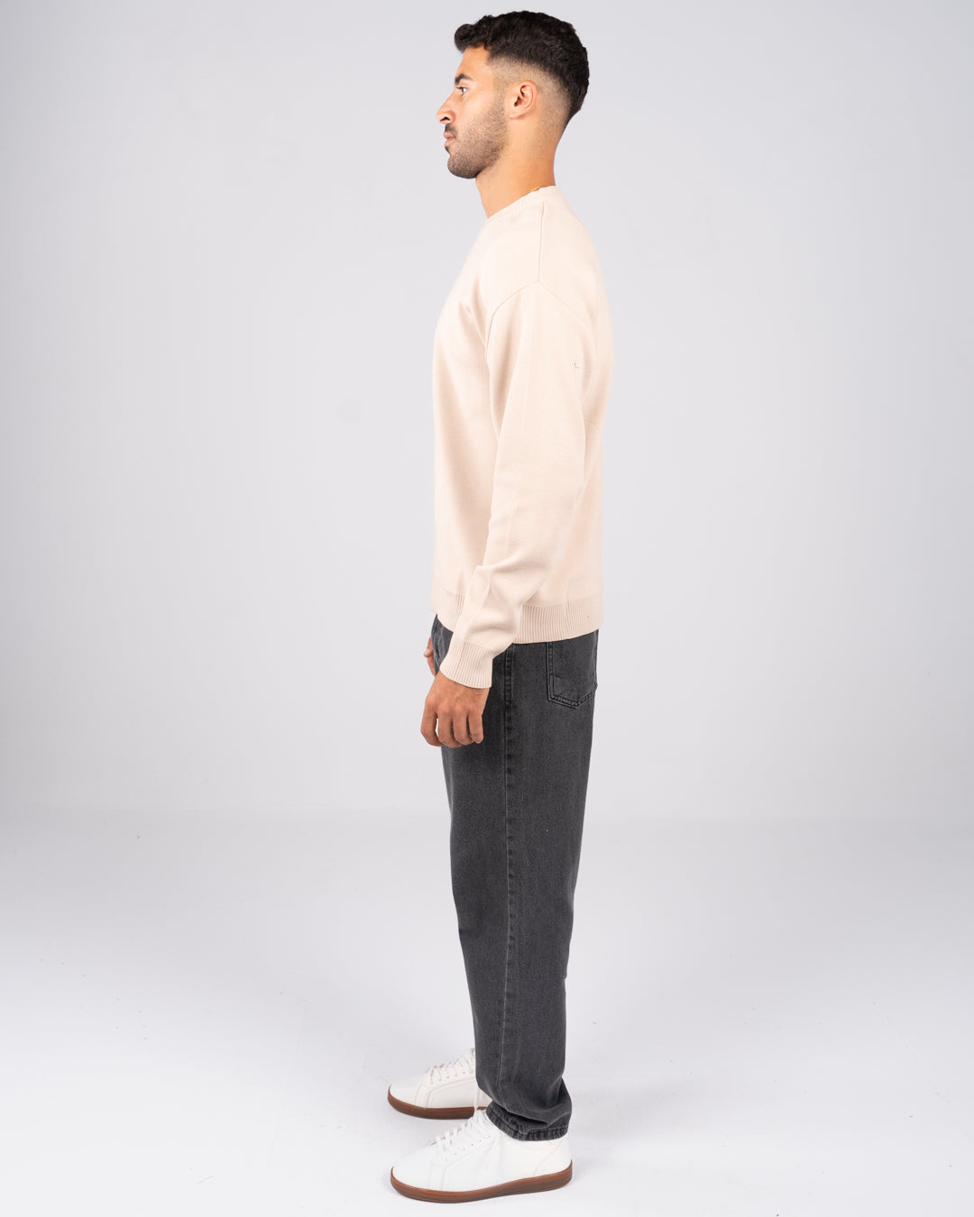 بلوفر رجالي برقبة دائرية