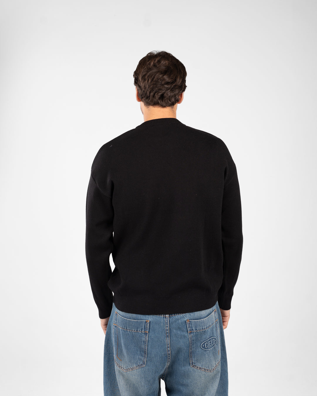 بلوفر رجالي برقبة دائرية