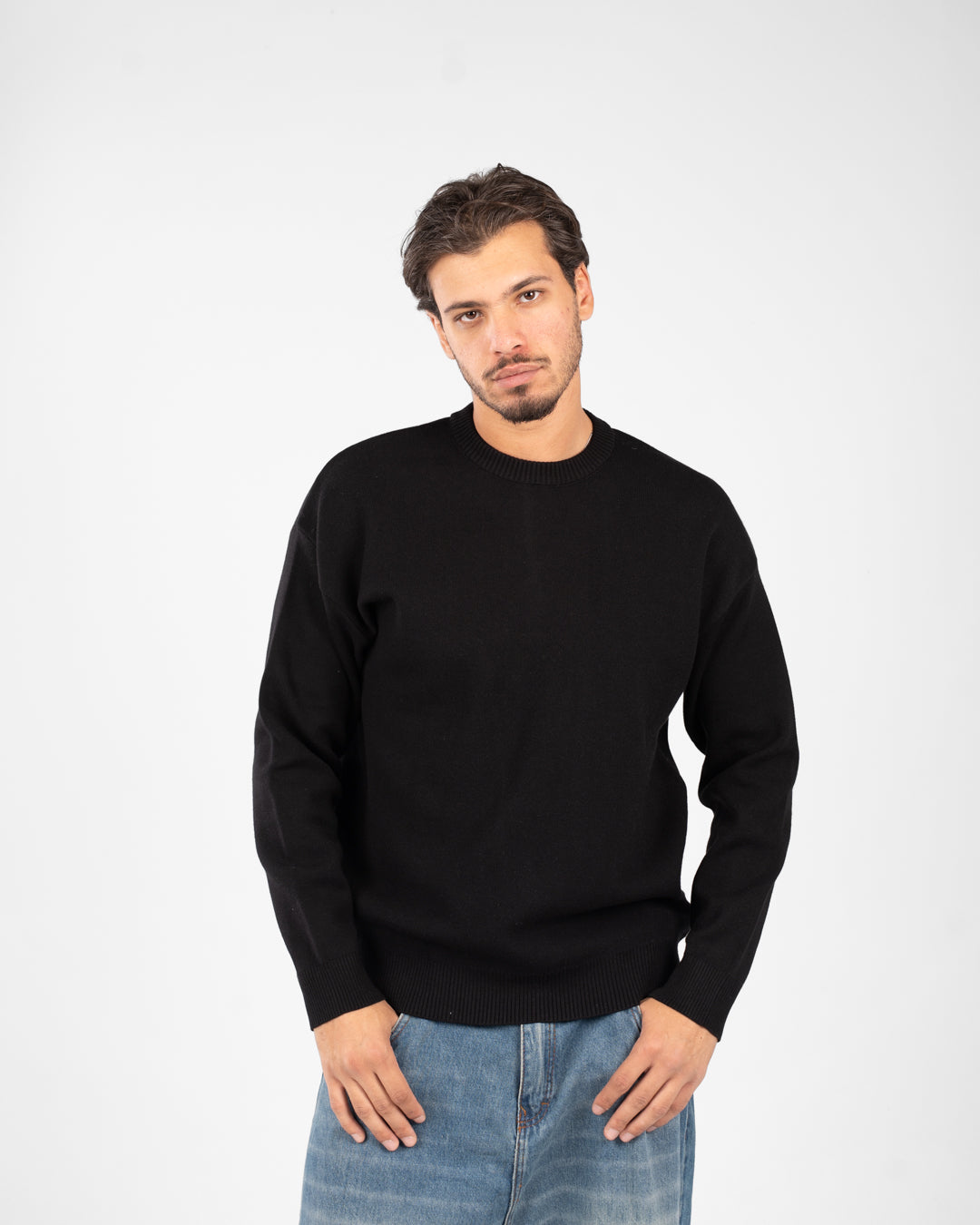 بلوفر رجالي برقبة دائرية