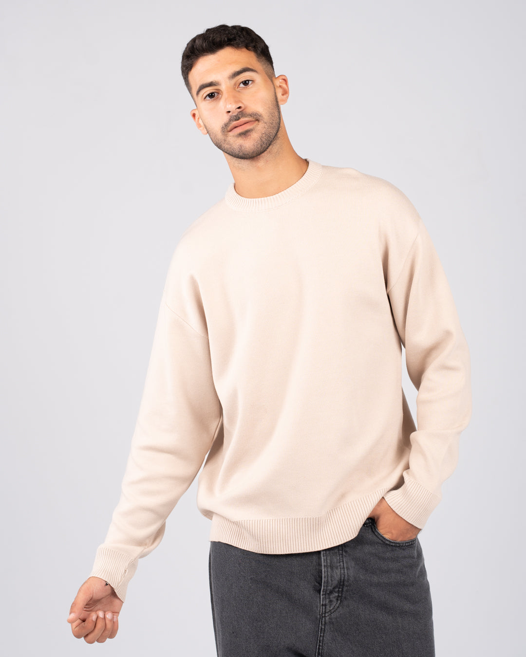 بلوفر رجالي برقبة دائرية