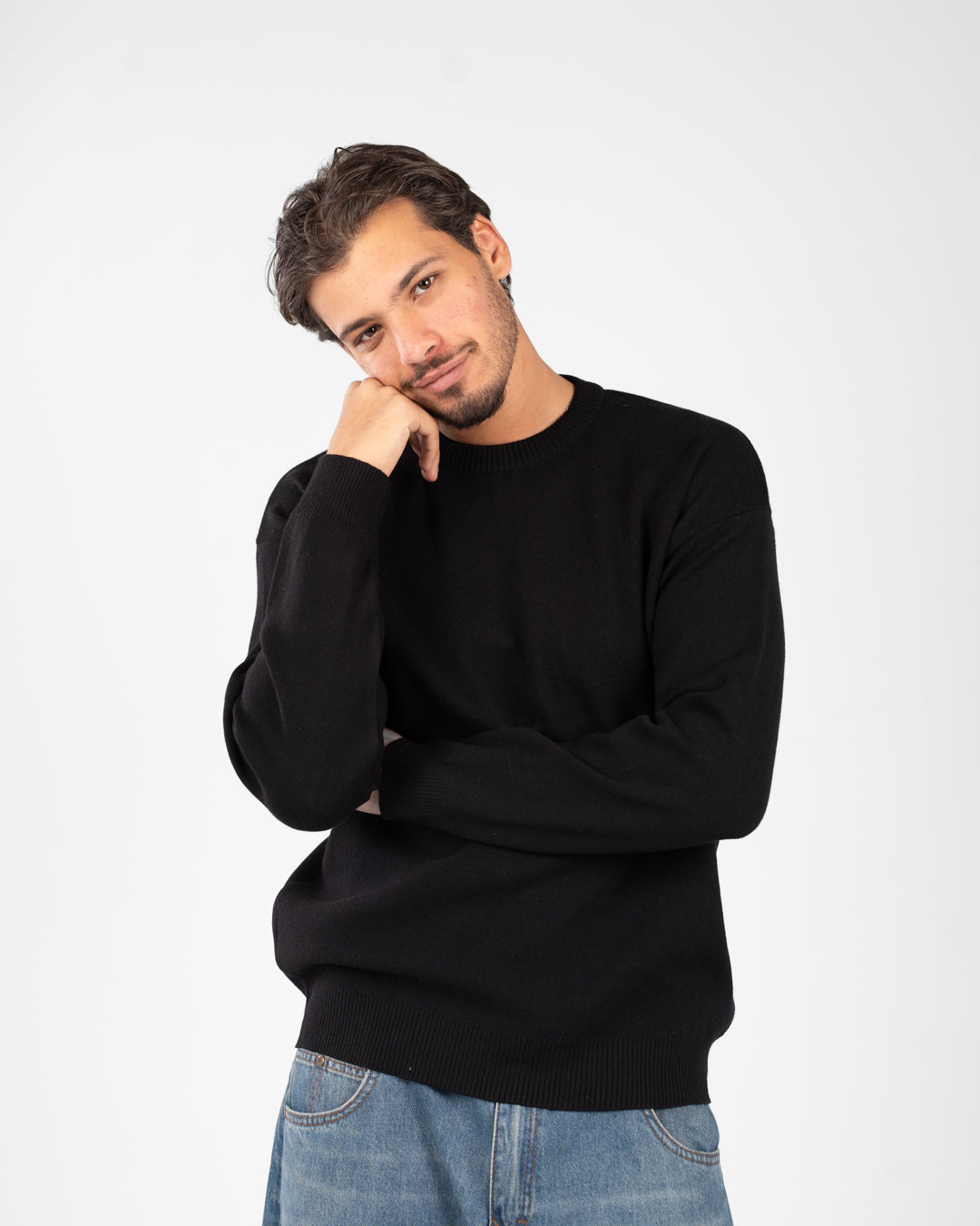 بلوفر رجالي برقبة دائرية