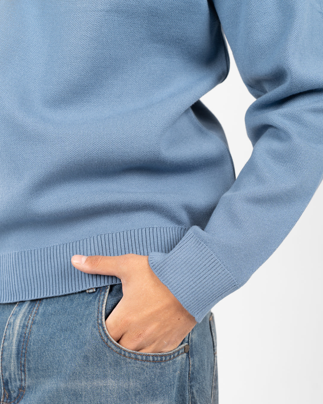 بلوفر رجالي برقبة دائرية