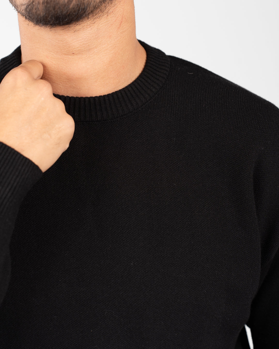 بلوفر رجالي برقبة دائرية