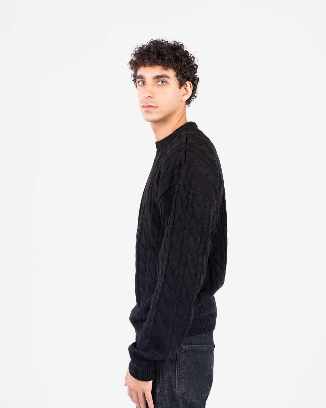 سترة رجالية مضفرة برقبة دائرية