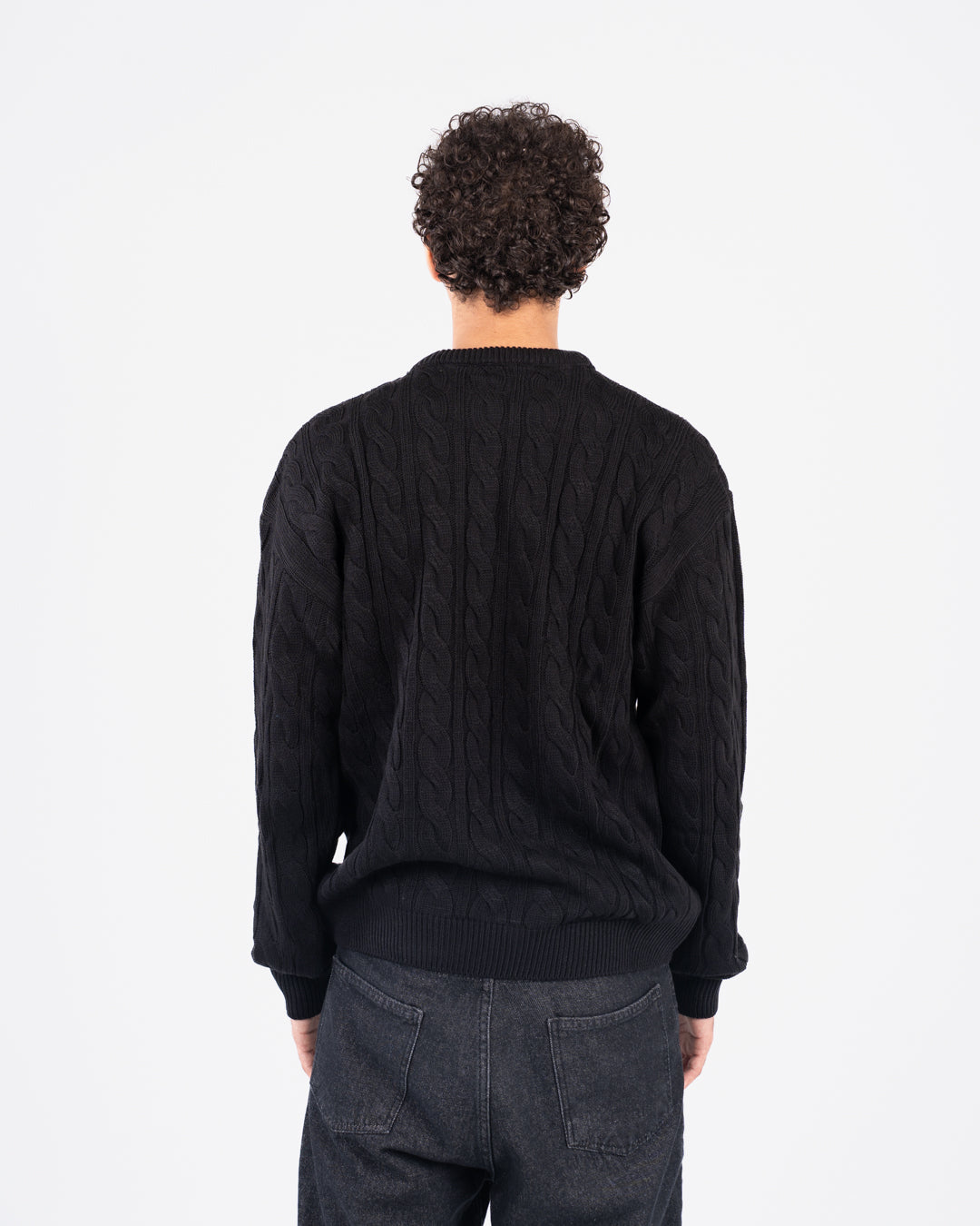 سترة رجالية مضفرة برقبة دائرية