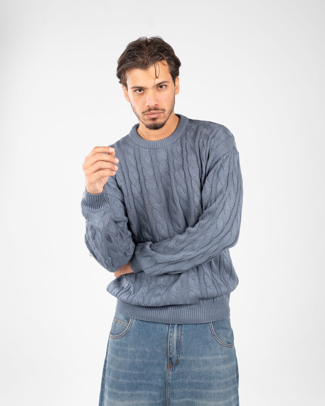 سترة رجالية مضفرة برقبة دائرية