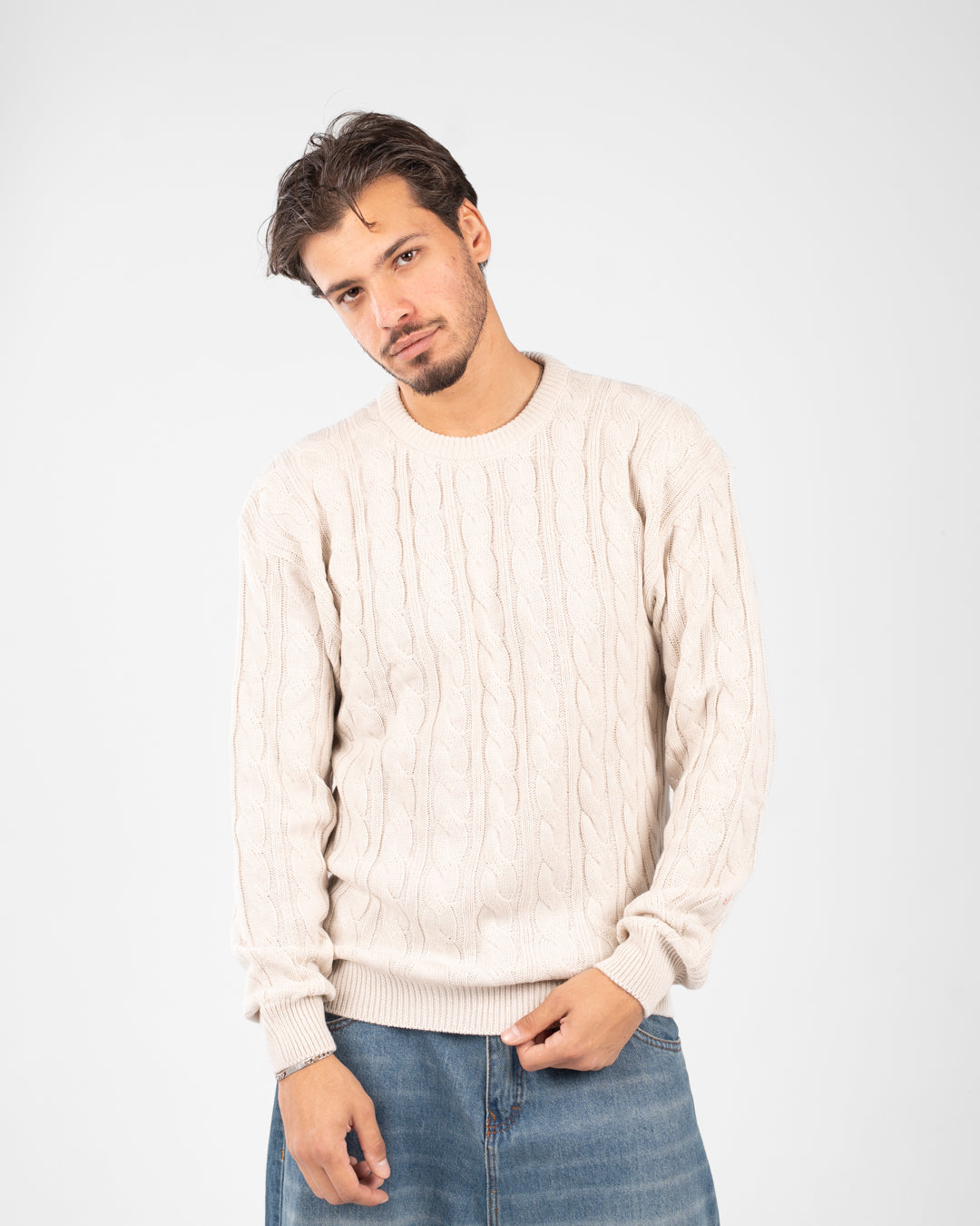 سترة رجالية مضفرة برقبة دائرية