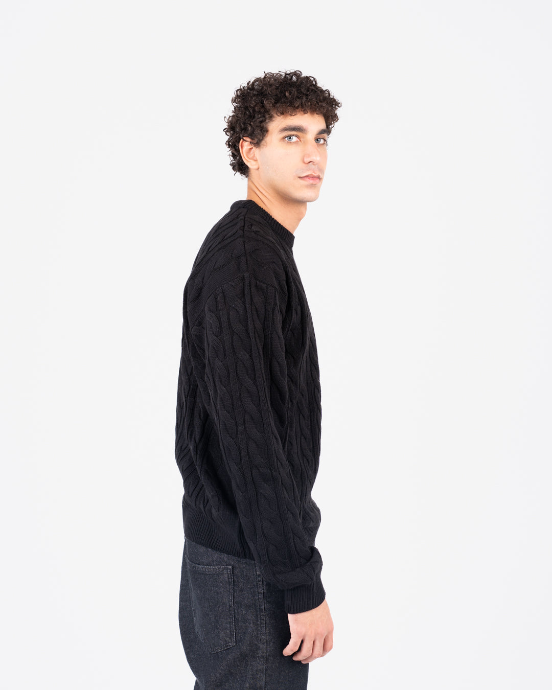 سترة رجالية مضفرة برقبة دائرية