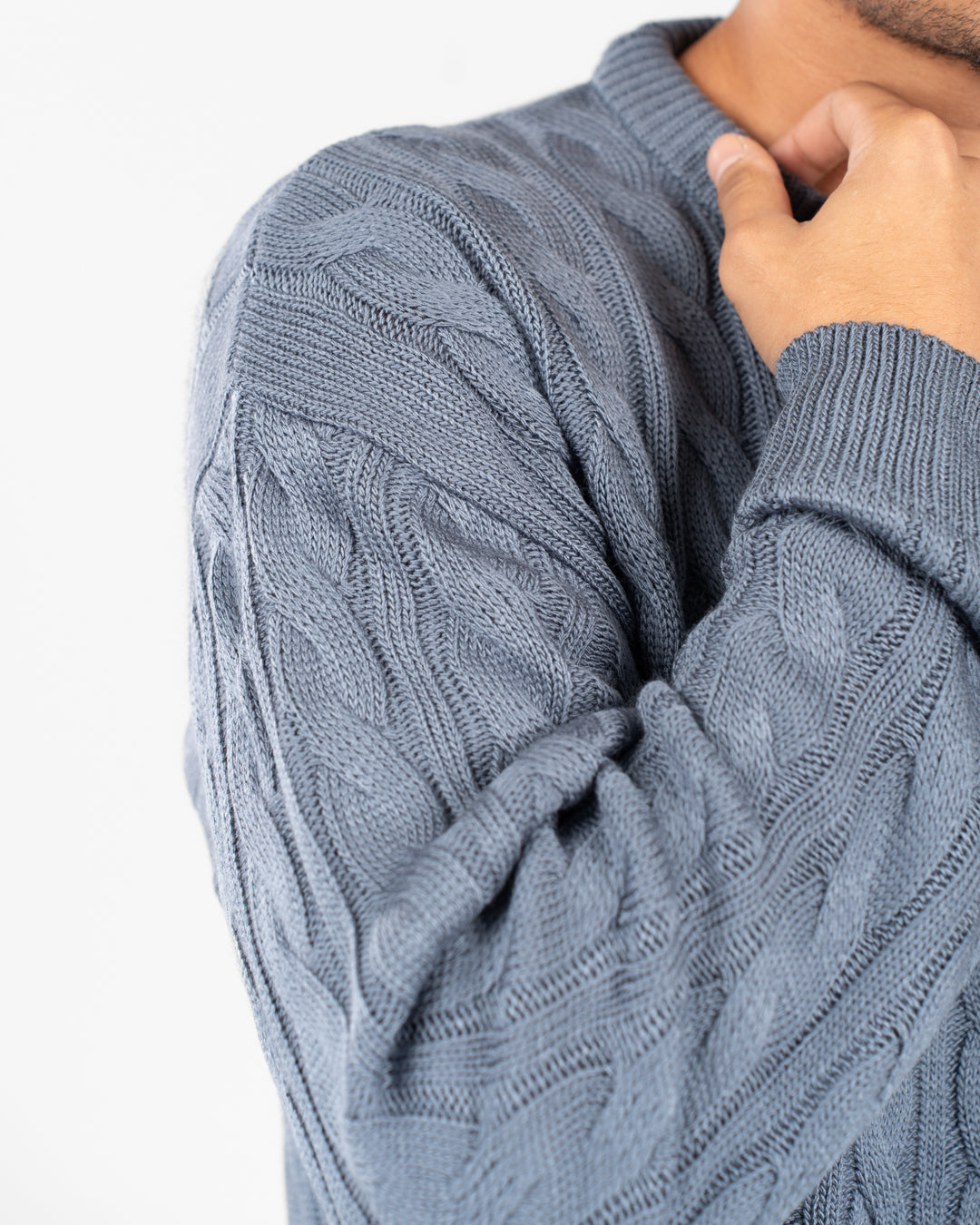 سترة رجالية مضفرة برقبة دائرية