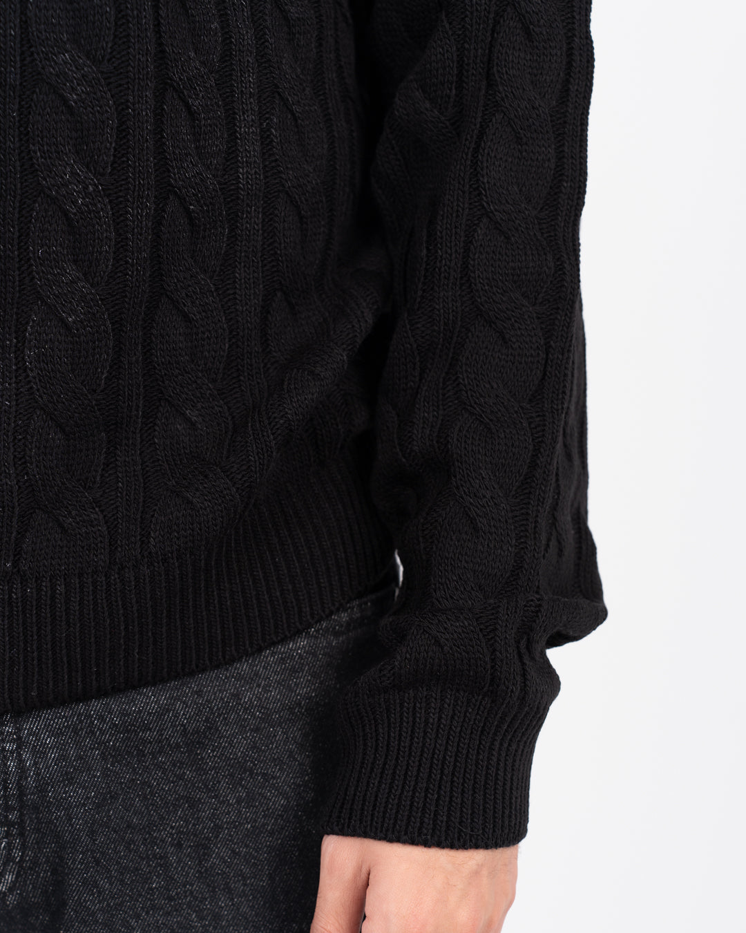 سترة رجالية مضفرة برقبة دائرية