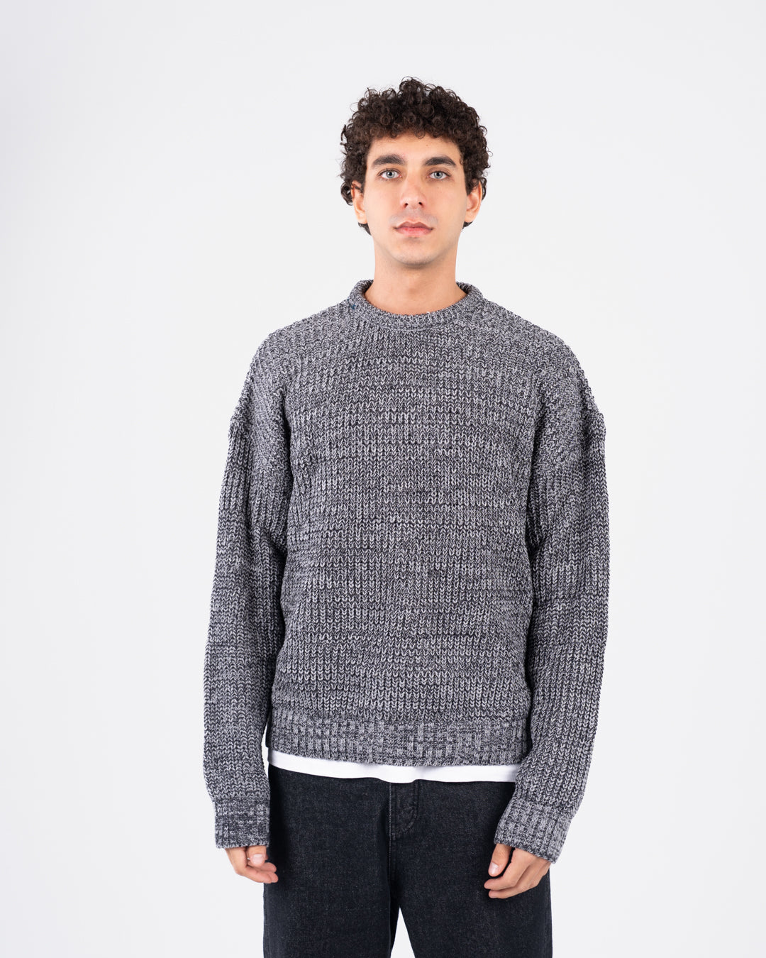 سترة رجالية محبوكة برقبة دائرية