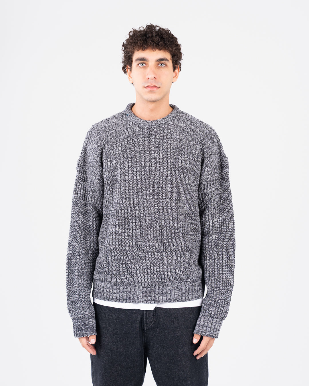 سترة رجالية محبوكة برقبة دائرية