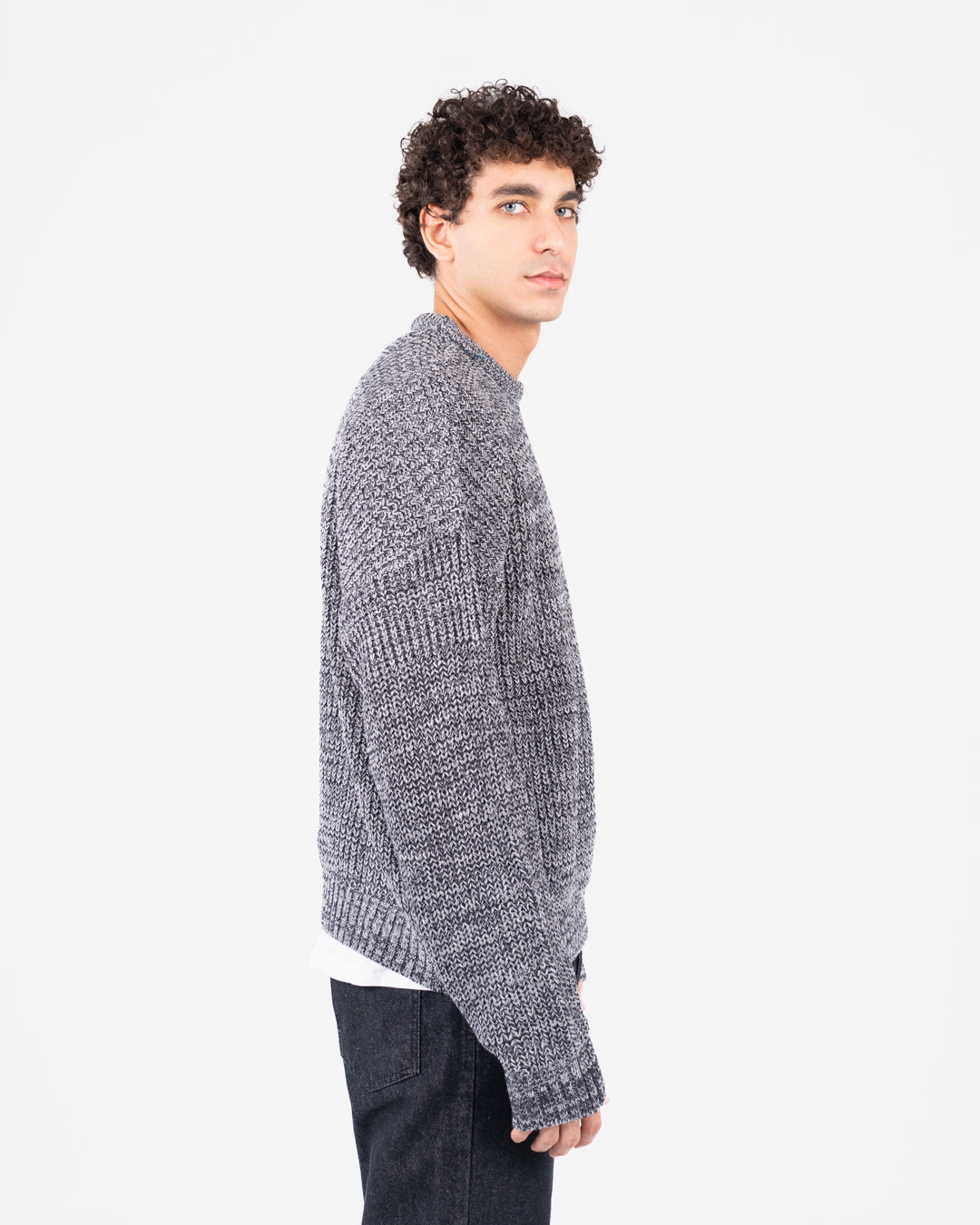 سترة رجالية محبوكة برقبة دائرية