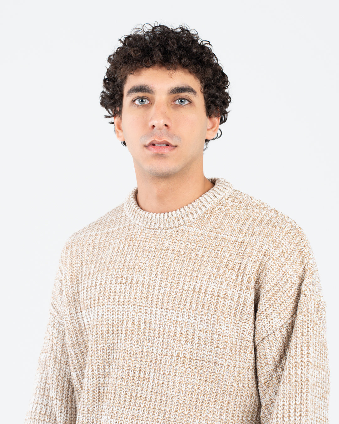 سترة رجالية محبوكة برقبة دائرية