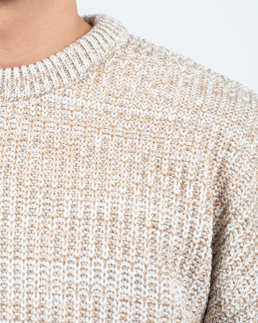 سترة رجالية محبوكة برقبة دائرية