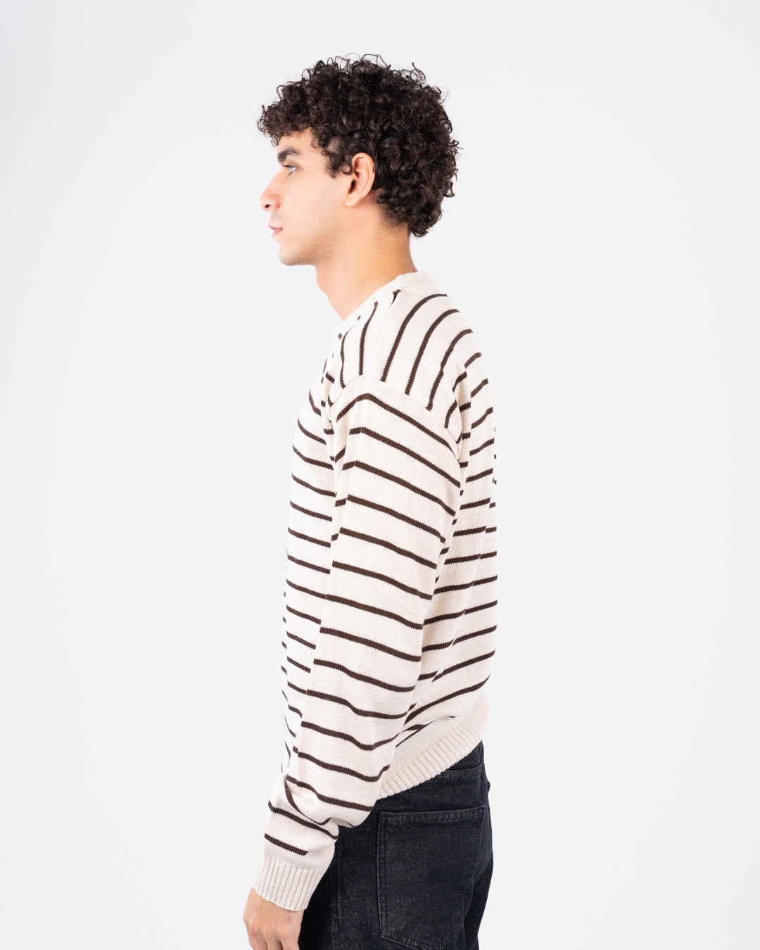 سترة رجالية مخططة برقبة دائرية