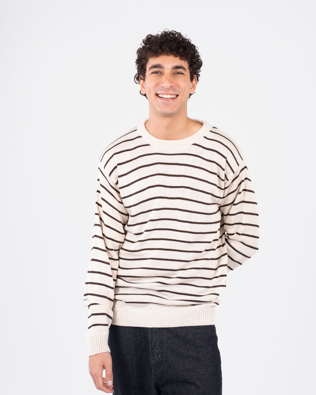 سترة رجالية مخططة برقبة دائرية