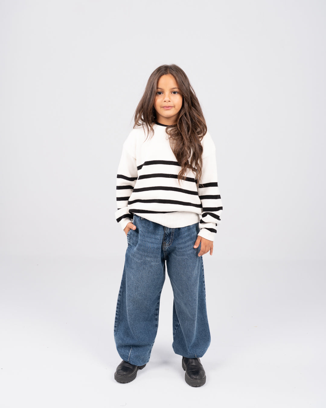 بلوفر مخطط للفتيات برقبة دائرية