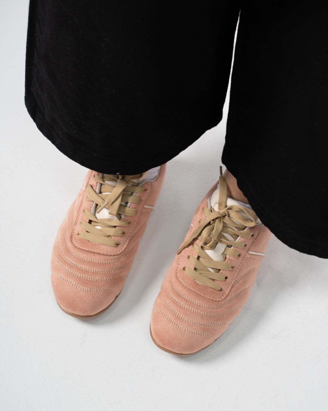 جزمة حريمي بسيطة