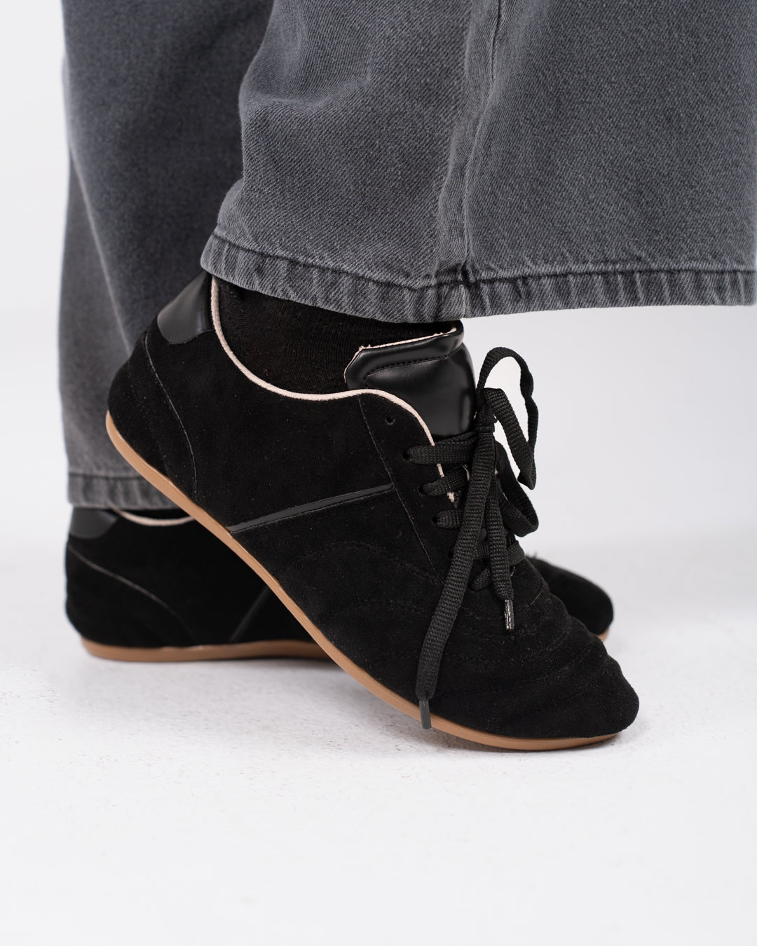 جزمة حريمي بسيطة