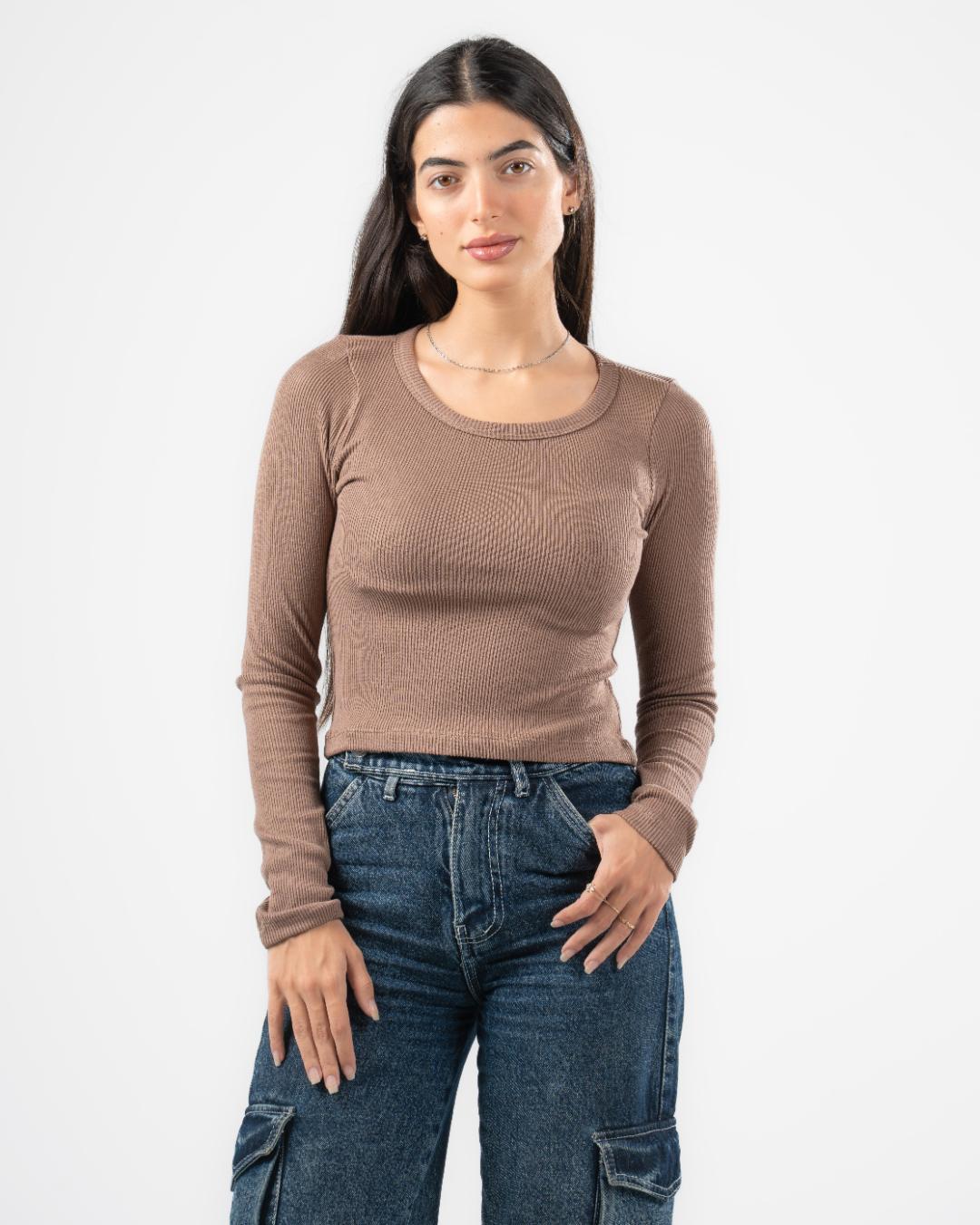 توب حريمي بأكمام طويلة