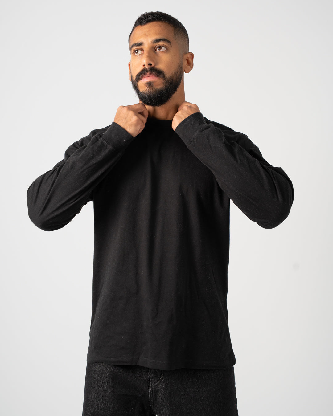 تي شيرت أساسي بأكمام طويلة