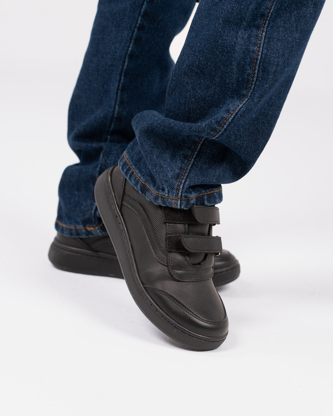 حذاء أولادي رياضي