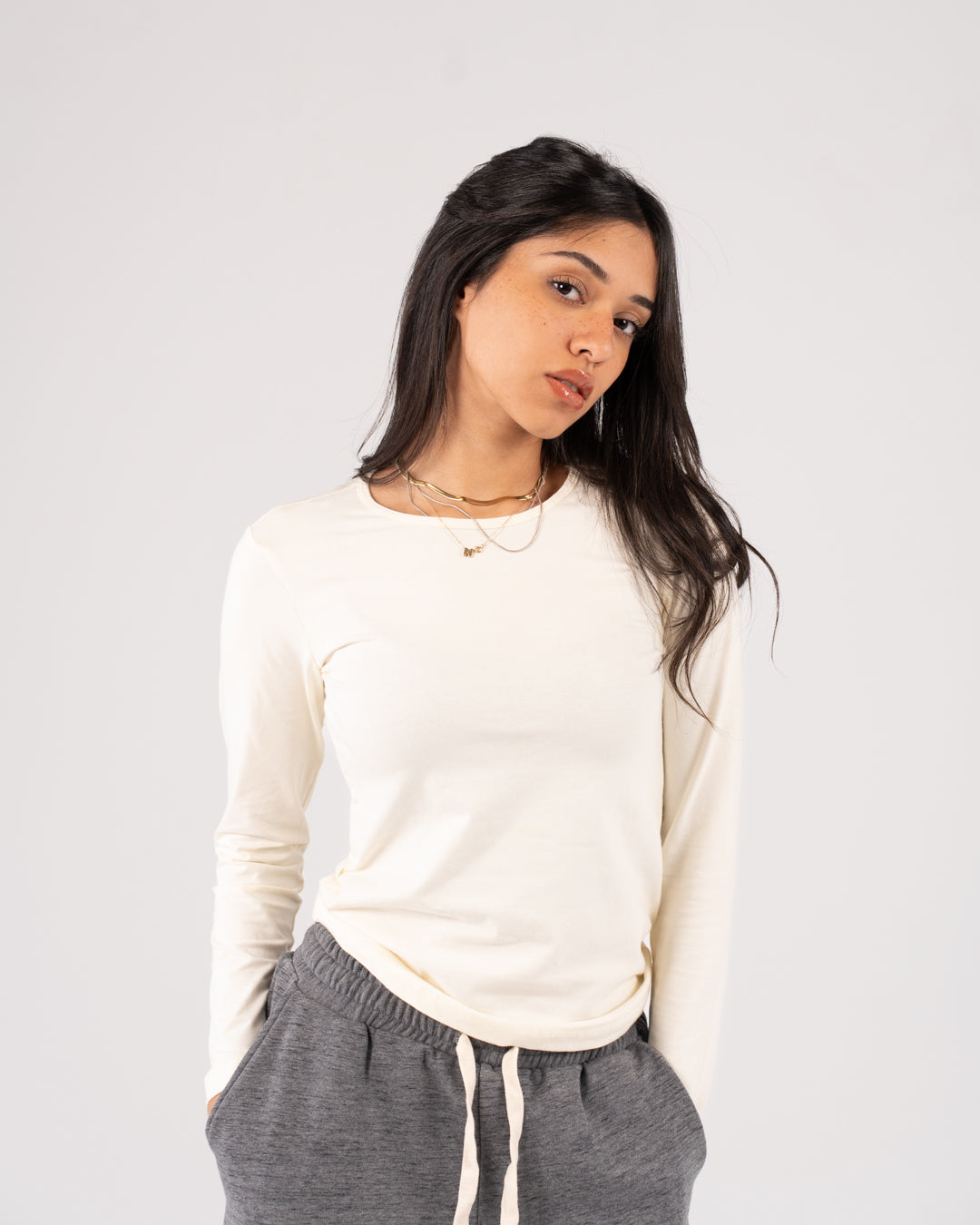 بلوزة نسائية سادة