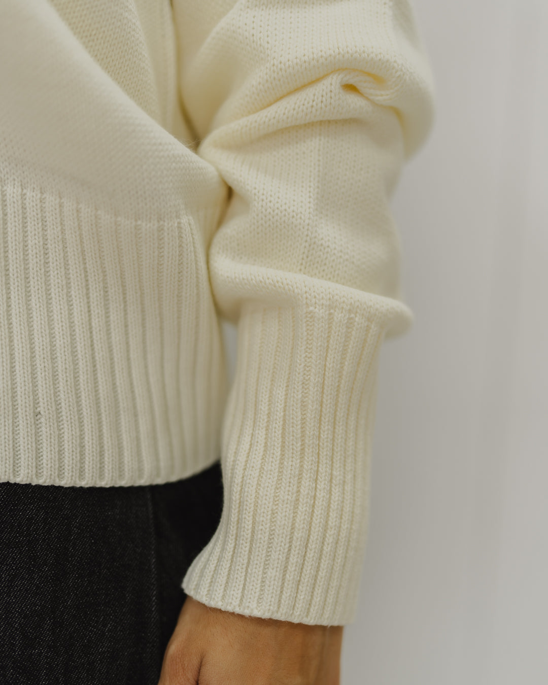 بلوفر نسائي سادة