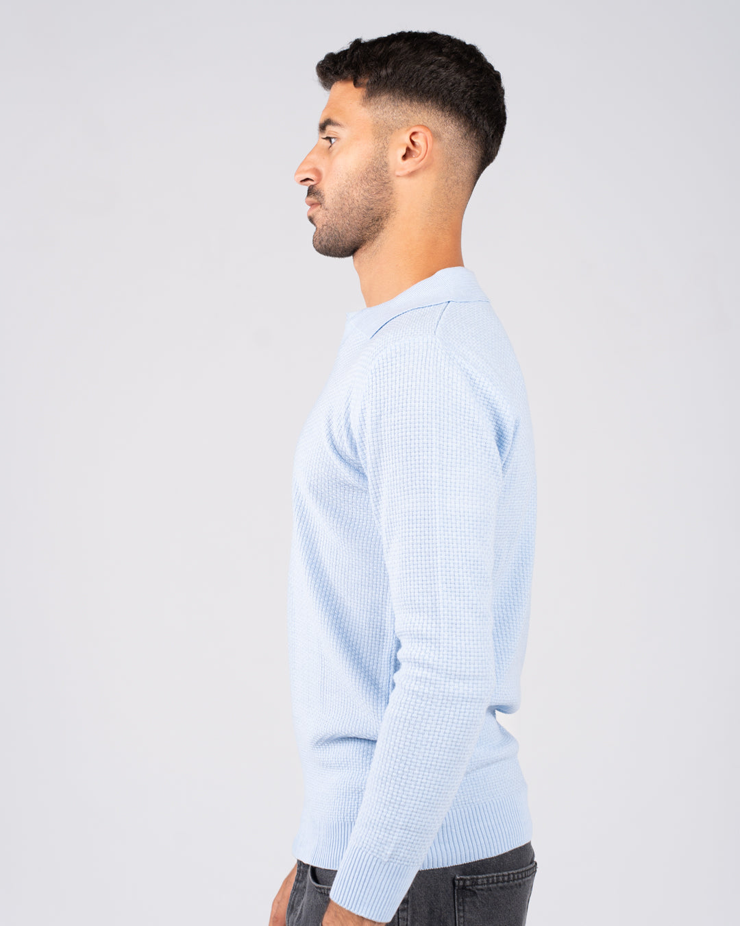 بلوفر رجالي أساسي بياقة