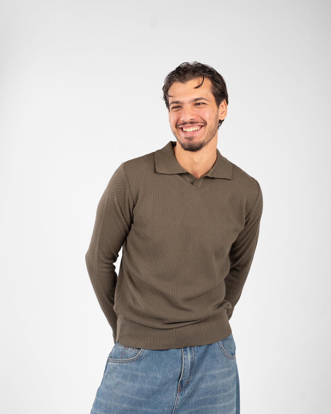 بلوفر رجالي أساسي بياقة