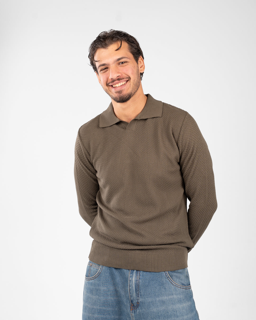 بلوفر رجالي أساسي بياقة