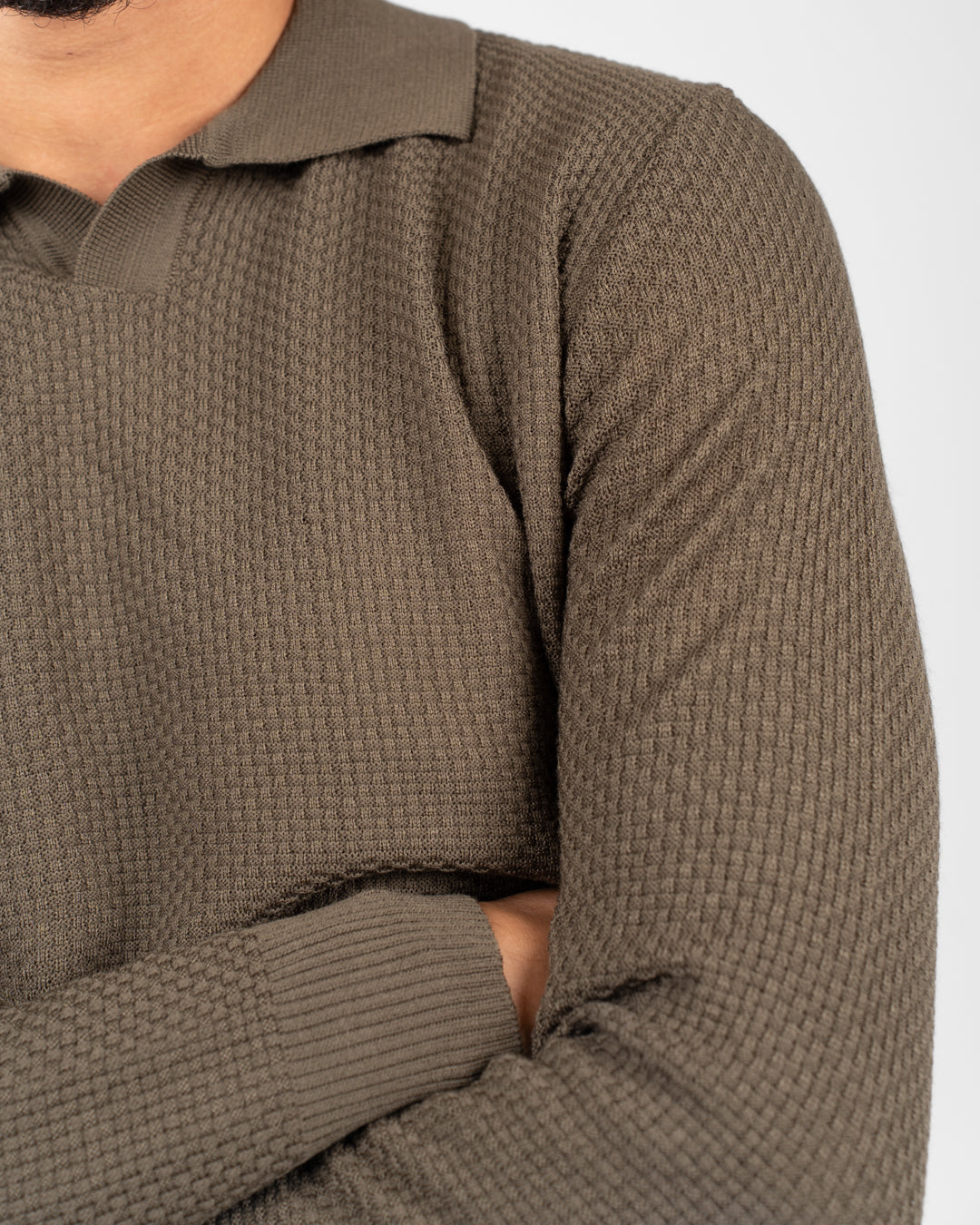 بلوفر رجالي أساسي بياقة