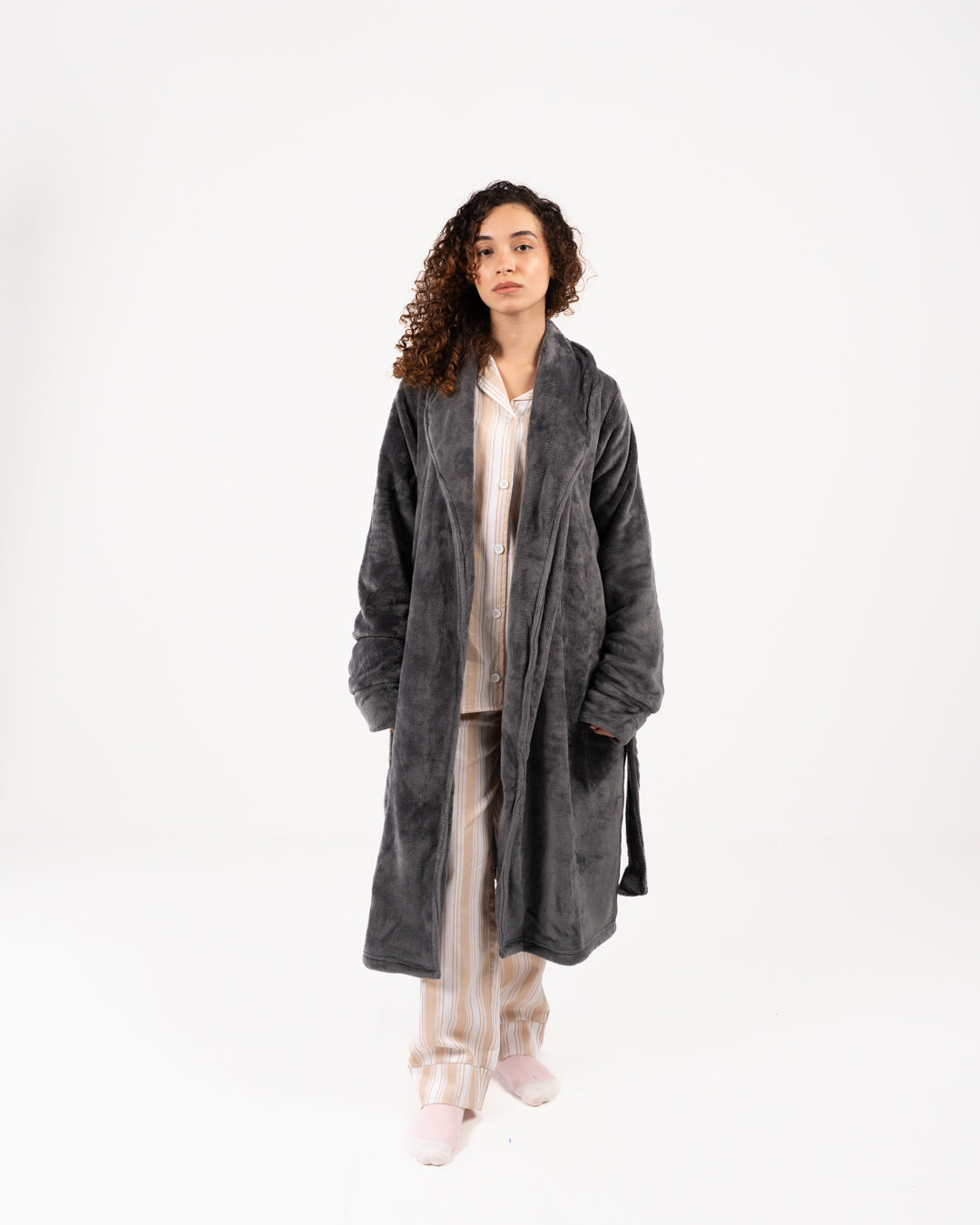 رداء نسائي طويل من الفرو