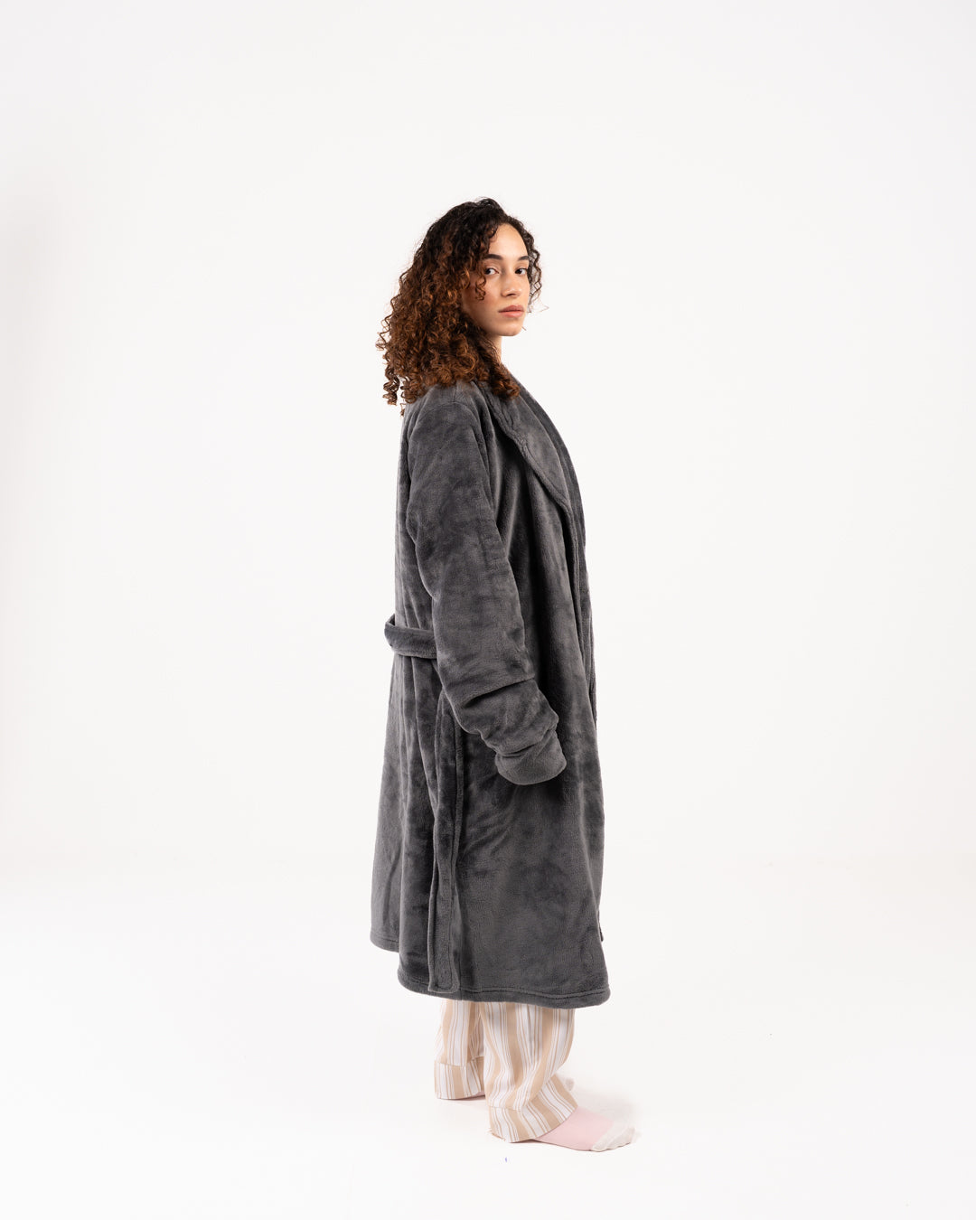 رداء نسائي طويل من الفرو