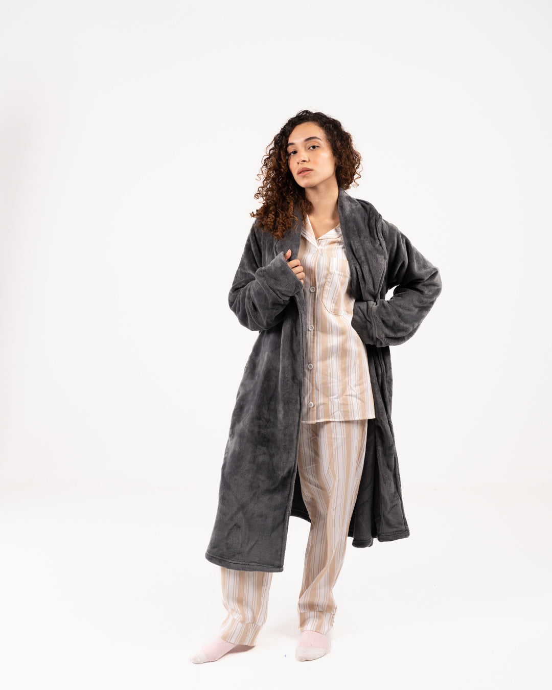 رداء نسائي طويل من الفرو