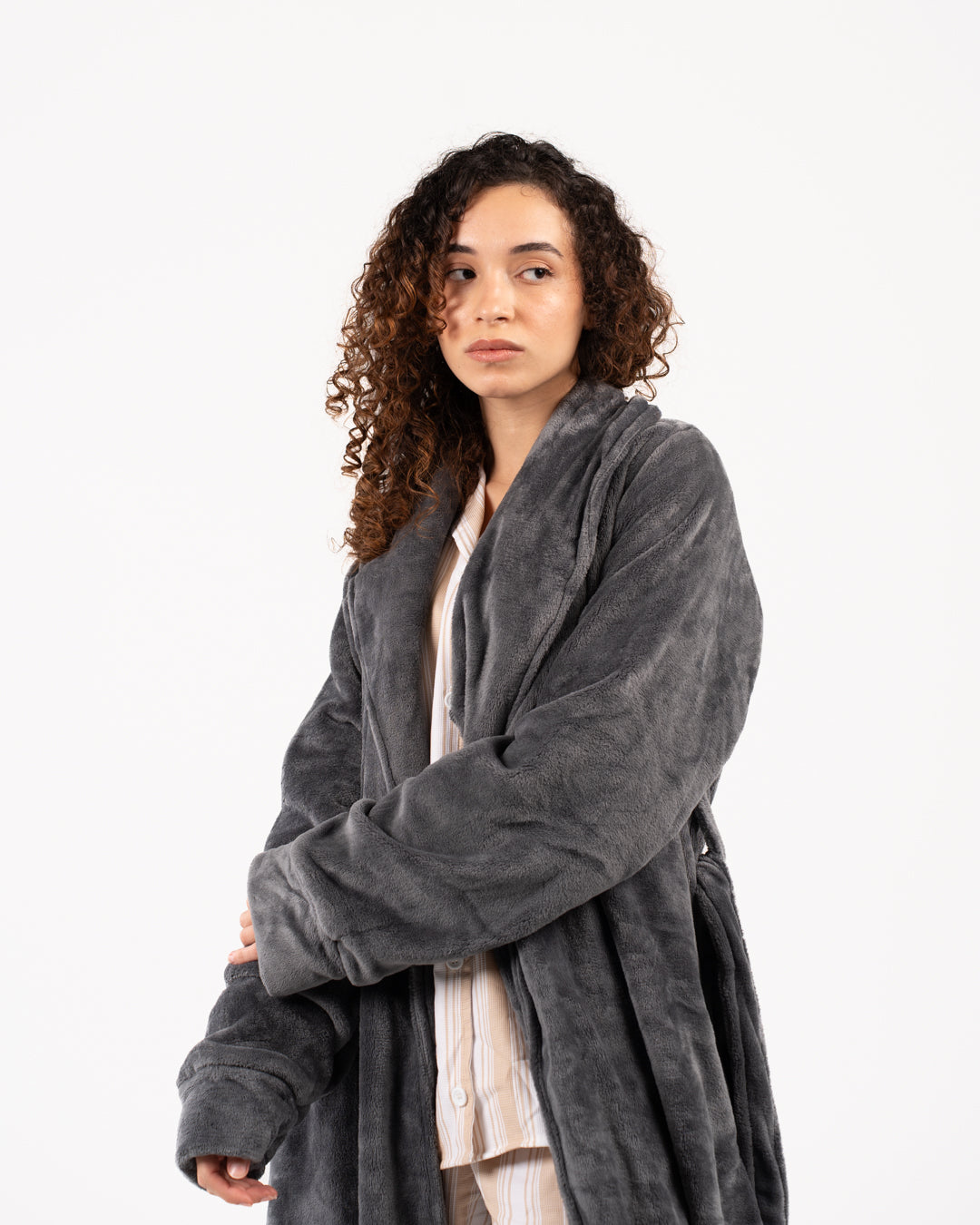 رداء نسائي طويل من الفرو